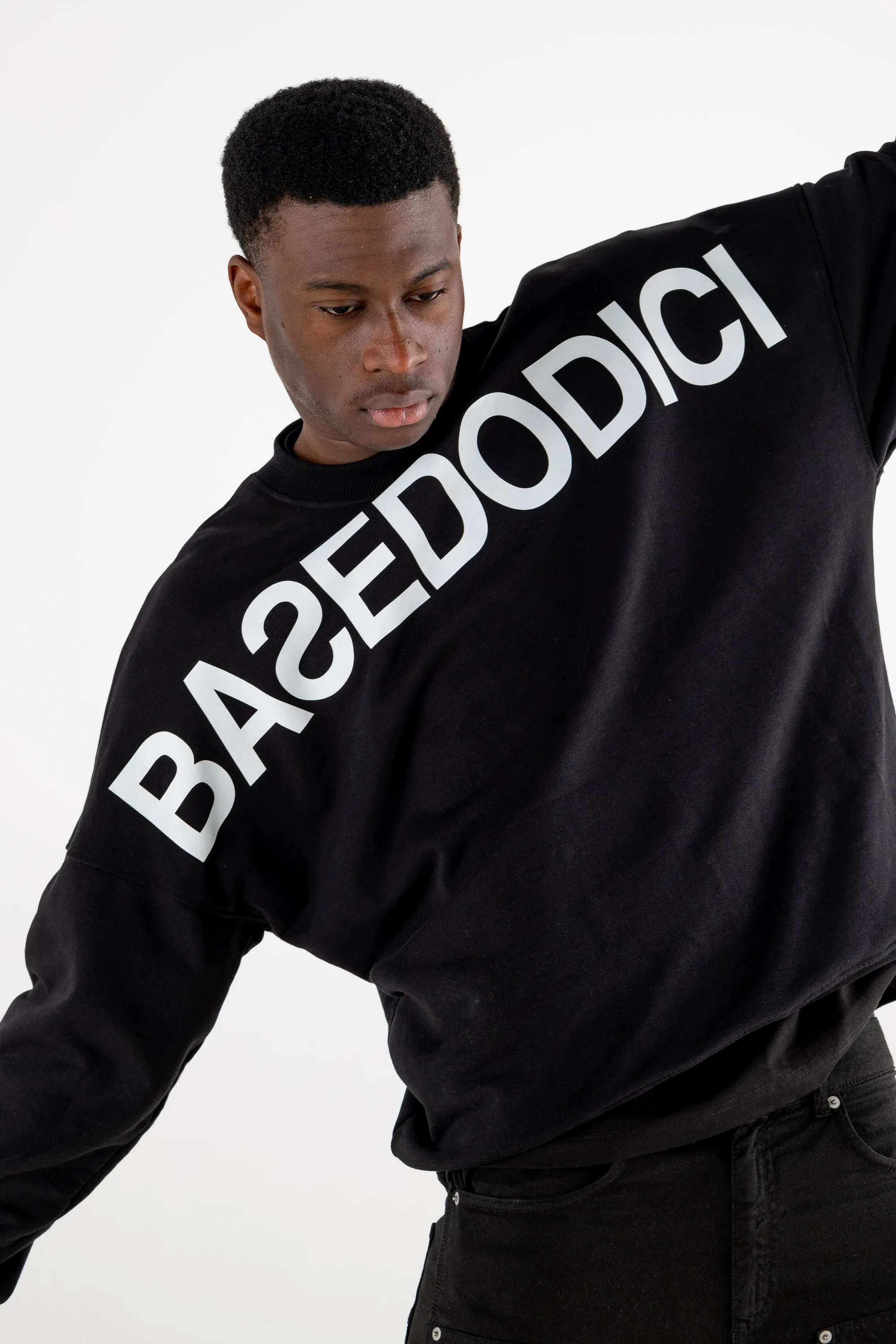 Crewneck Boxy “RESORT” Front Logo Black