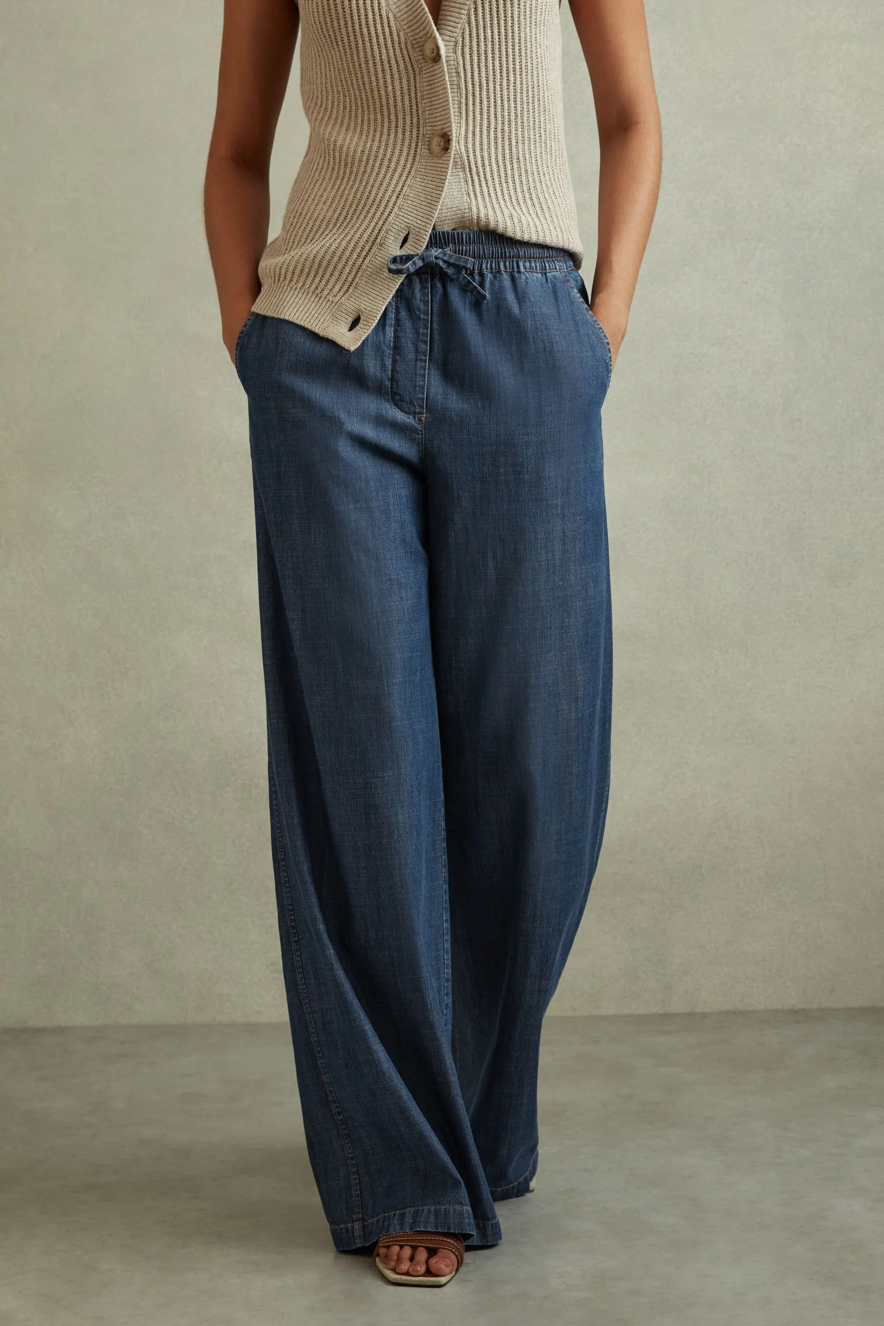 Reiss Carter - Denim look Pantaloni con fondo ampio    